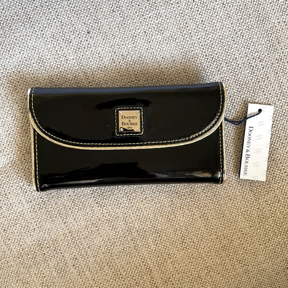Dooney and Bourke Highland Continental Wallet